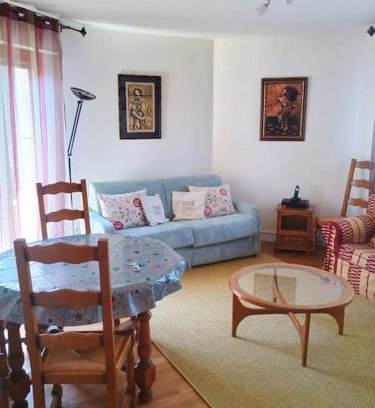 Le Kremlin-Bicetre Apartment | Epsilona, 2 min to Paris 13 Balcony Parking
