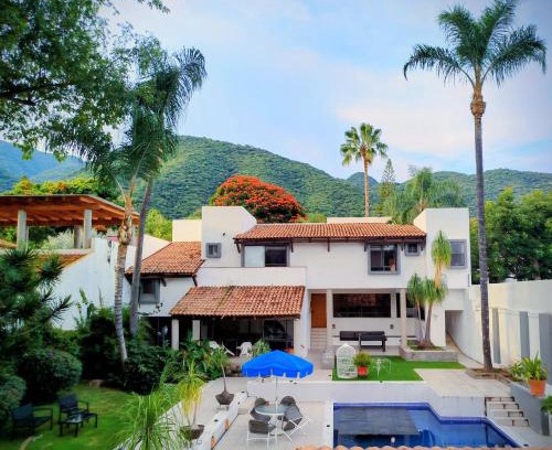 Ajijic Apartment | Escapada de Lujo en Ajijic Habitaciónes Privadas con Baño vistas Alberca Montañas