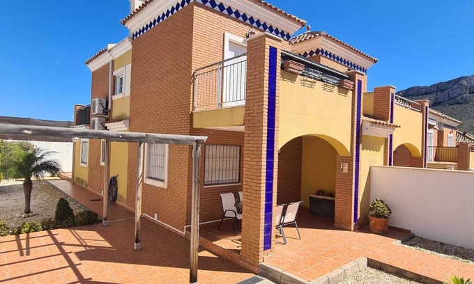 Calabardina Ski Chalet | Escapada de Tranquilidad Junto al Cabo Cope