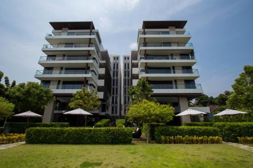 Kram Apartment | Escape II CondominiumE225