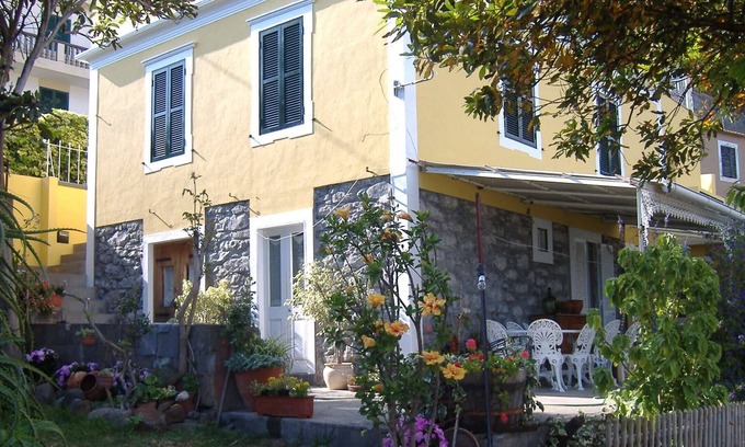 Calheta Cottage | Escape to Paradise is the ideal place for families and groups of friends.
