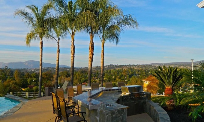 Alpine House | Escape to Tavern Hideout! Your home away from home!