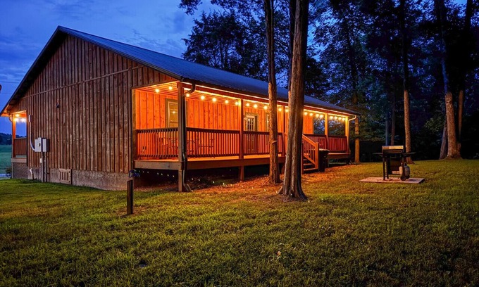 Byrdstown Cabin | Escape to the Farm- Minutes from Dale Hollow Lake!