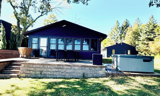 Spicer House | Escape to the shores of Lake Florida for amazing sunrises and sunsets!