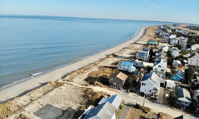 Broadkill Beach Cottage | Escape to this charming beach cottage along the coast of Broadkill Beach