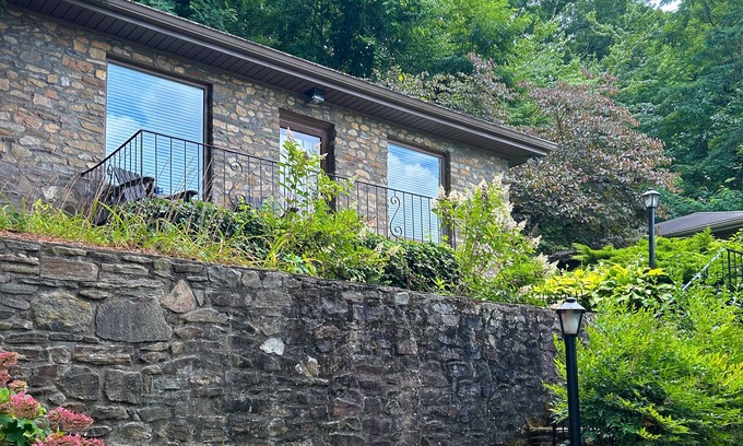 Lake Junaluska Cabin | Escape to tranquility at this Lake Junaluska cabin w/stunning views & amenities