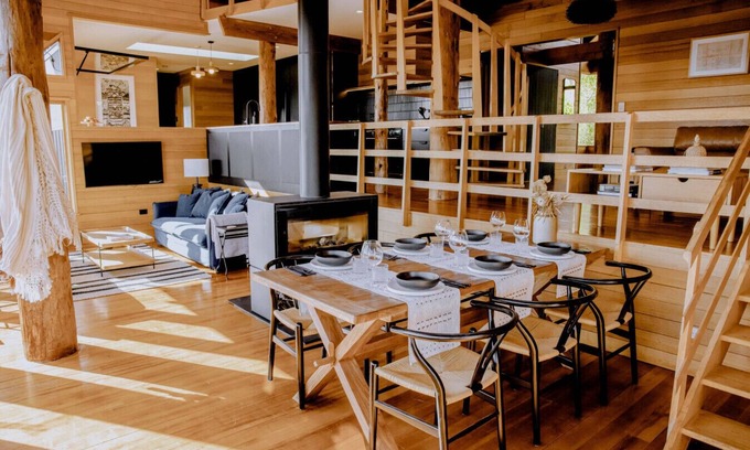 Blackstone Heights House | Esk Treehouse Cabin: Unique Home with River Views