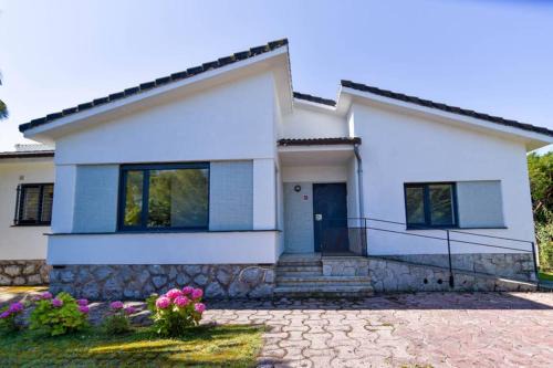 Santona House | Espectacular casa en la playa de Berria