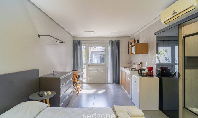 Santa Monica Apartment | Estúdio Modernos em Condomínio com Piscina em Floripa - ASK