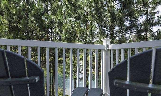 Lackey Resort | Estate Villa w/Whirlpool Tub & Deck Near Colonial Williamsburg Sites | 2 Units