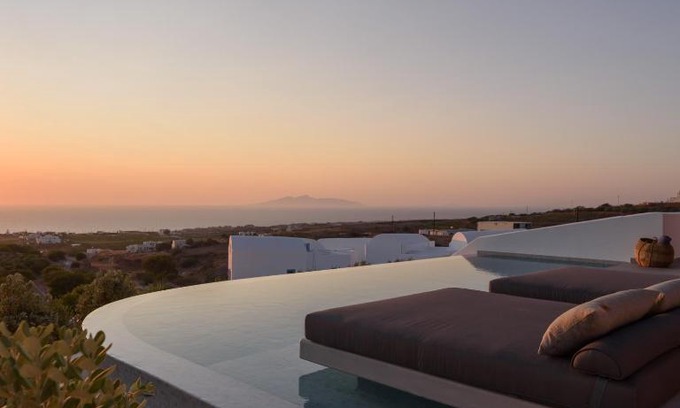 Fira Bed & Breakfast | Este Luxury Suites