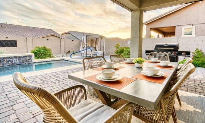 Montecito in Estrella House | Estrella Mountainside Retreat with Private Heated Pool- Beautiful Community!