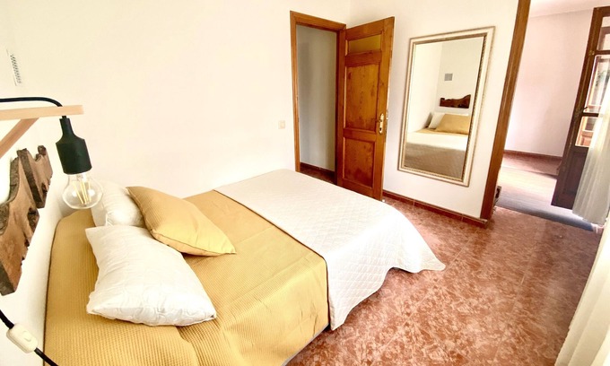 Boal Apartment | Estudios en un Pueblo de Asturias :coworking y Coliving, Salón con Chimenea