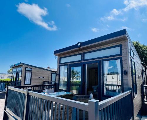Skegness Resort | Etna Laurels at the peaceful Cherry Lea Holiday Park and Fishing Lake