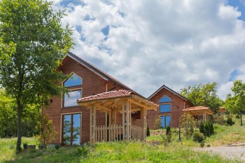 Nisava District House | Etno selo Čubura