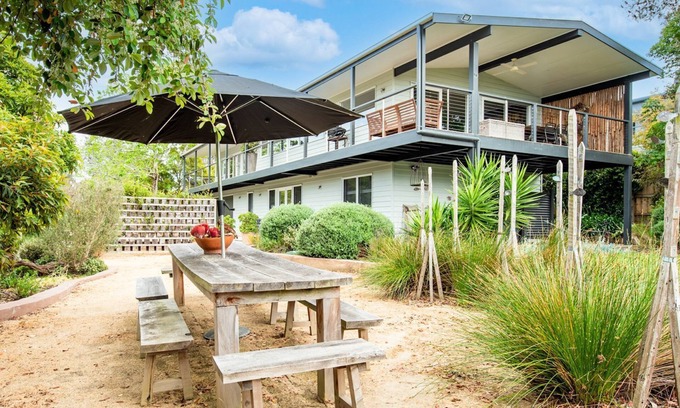 Somers Hotel | Evans Beach Retreat in Somers