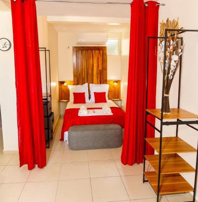 Port-Louis Apartment | Evasion en plein cœur de la ville Studio Jacuzzis Sauna et piscine au centre de Port-Louis