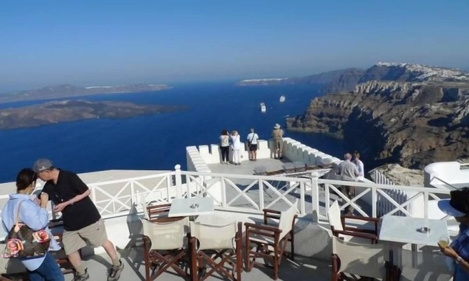 Perissa House | Evelina Pension