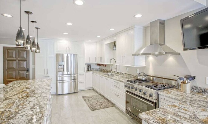 Cohasset House | Exceptional 4BDR on Sugar Lake South Shoreline