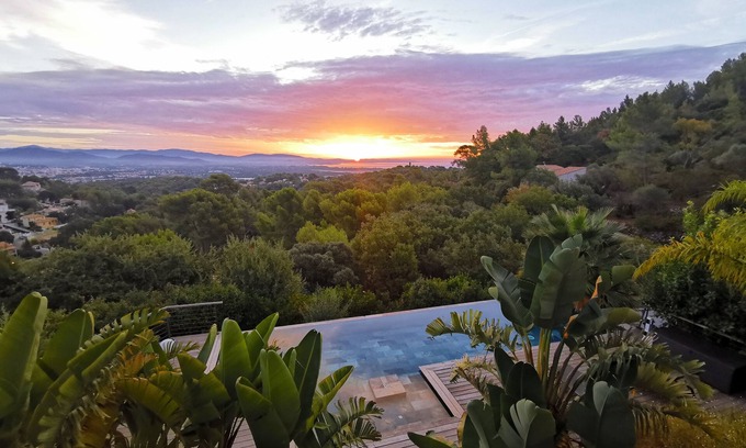 Hyeres House | Exceptional property with sea view - swimming pool - spa - gym.