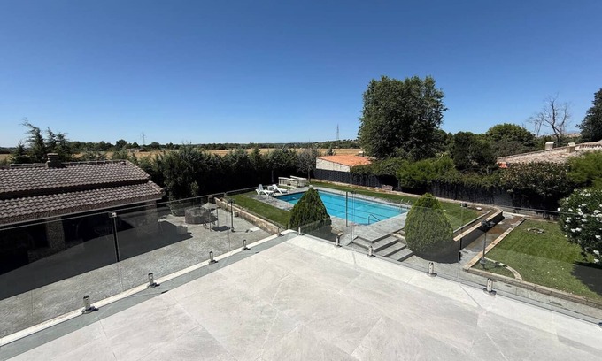 Fuente el Saz de Jarama Villa | Exclusive Villa Madrid Garden Bbq Pool Wifi