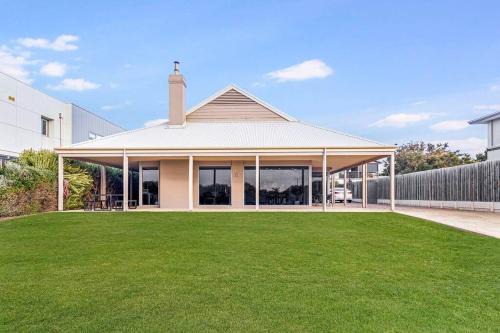 Wonnerup House | Exclusive *Front Row* Sunsets & Beachfront Bliss in Busselton