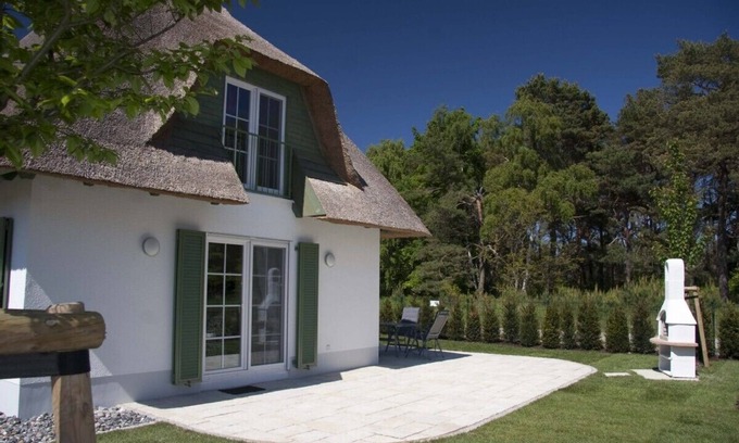 Peenemuende House | Exclusive holiday home with thatched roof, right by the sea and on the beach behind the dune
