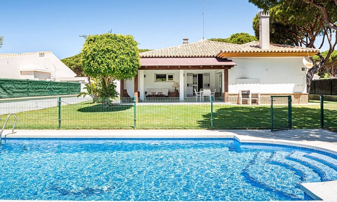 Cabo Roche Villa | Exclusive villa with garden and pool - Villa con encanto