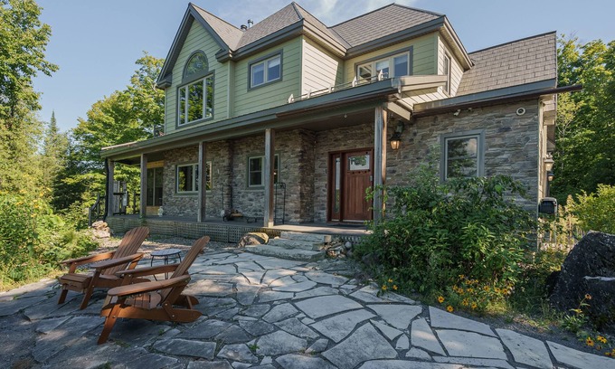 Lanark Highlands House | Executive 4 Season Lake House