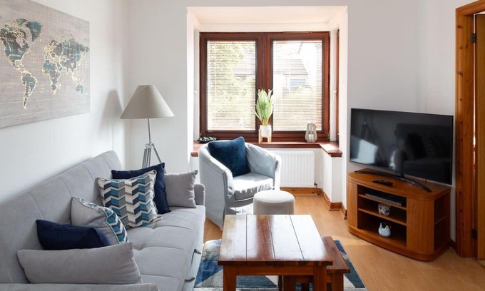 Inverkeithing Apartment | Executive Apartment By Inverkeithing Train Station