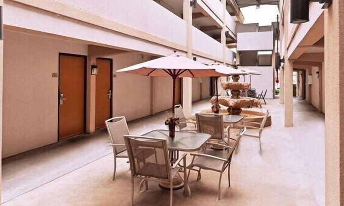 Goodlettsville Hotel | Executive Inn & Suites