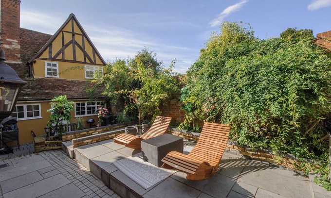 Saffron Walden Apartment | Executive Suite With Private Hot Tub Skytv