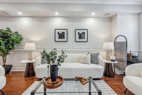 North York Apartment | Executive Townhome, Bridal Path, Shops at Don Mills