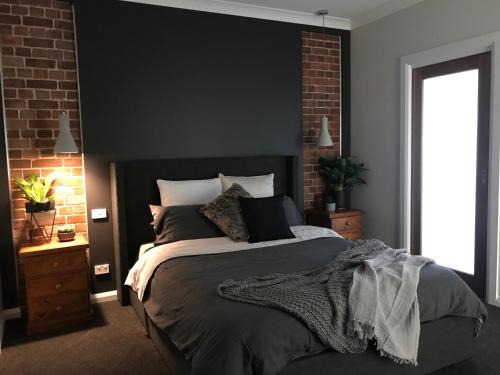 Bathurst Villa | Executive Villa, private 2 bedroom in ideal location