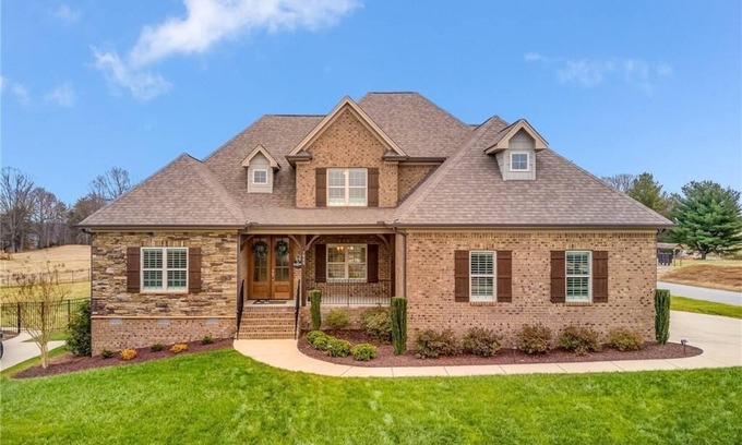 Stokesdale House | Executuve 3-bedroom house in Stokesdale/Greensboro - 15 Minutes from PTI Airport