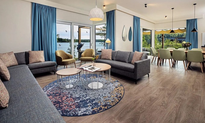 Lanklaar House | Exklusives Ferienhaus mit Seeblick für 12 Personen