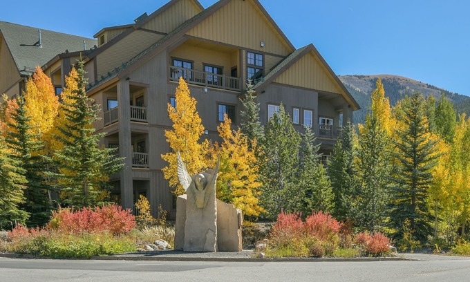 River Run House | Expedition Station 8597