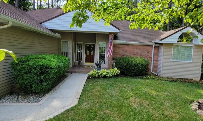 Tellico Village House | Experience Loudon charm near Tellico Lake in Tellico Village-private suite.