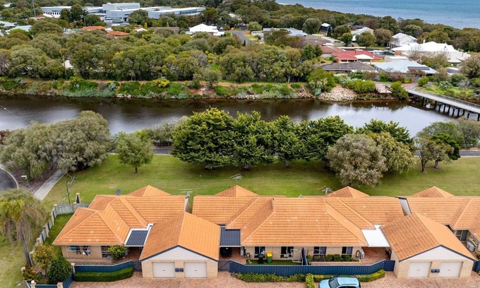West Busselton House | Experience Ocean Breeze Villa - beautiful, spacious and perfect place
