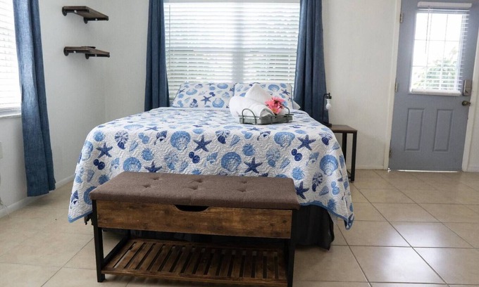 Carver City - Lincoln Gardens Apartment | Experience the passion of hospitality, cleaning, and good location!