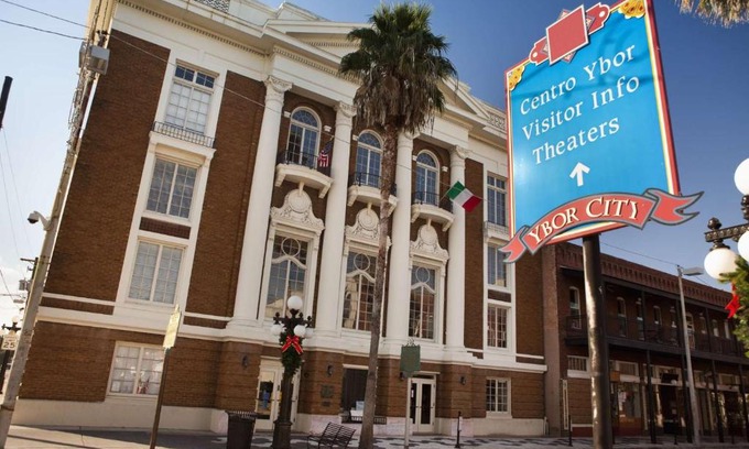 Tampa House | Experience the TINY HOUSE