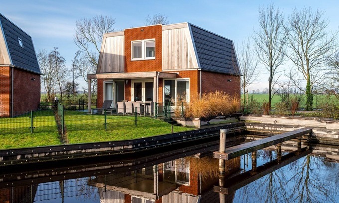 Akkrum House | Experience the ultimate luxury in our Sneekermeer 8 home, complete with an outdoor spa and a private jetty exclusively for you.