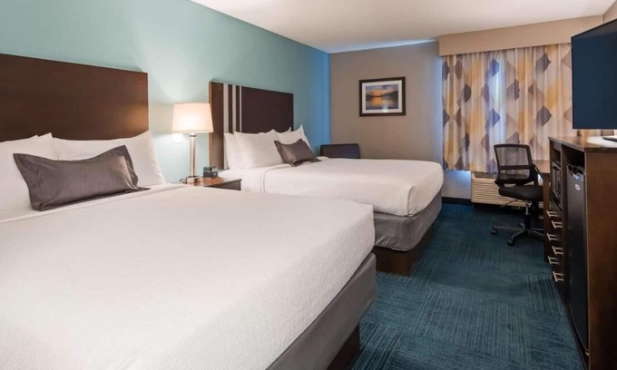 Blaine Hotel | Explore Ohio Valley | Visit Wheeling Island Casino | Close to Shops