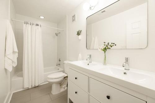 Pendleton House | Explore OTR from a Parkside Condo - Walk to ALL