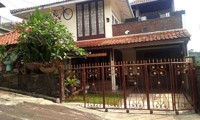 Bandung Hotel | EXPRESS O 92299 Bumi Bati Deudeuh