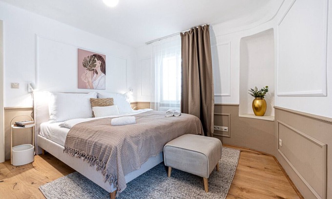 Mala Strana Apartment | Exquisite 2 bedroom apartment at Lesser Town