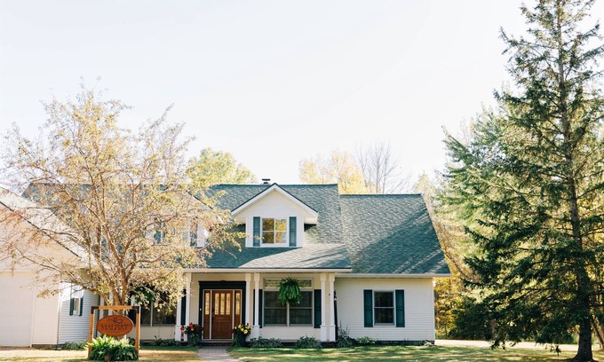 Cohasset House | Exquisite 5 Bedroom Vacation Home