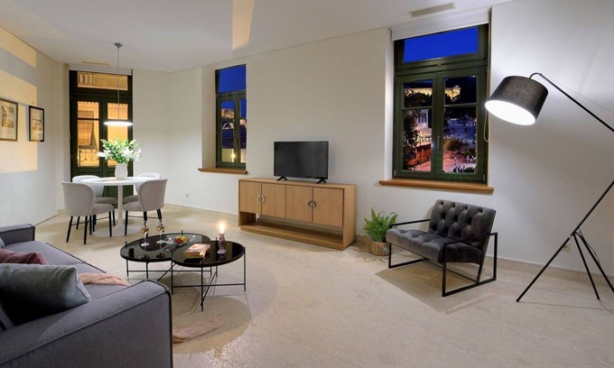 Thissio Villa | Exquisite Athens Villa | 1 Bedroom | Villa Izuru | Acropolis View | Platia.