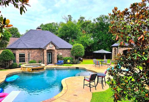 Combine House | Exquisite Country Guest House with POOL & HOT TUB