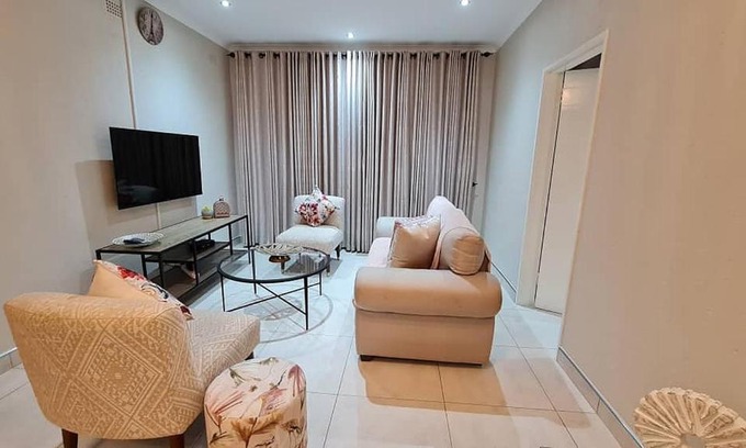 Bulawayo Apartment | Exquisite guesthouse in Hillside with pool - 2040